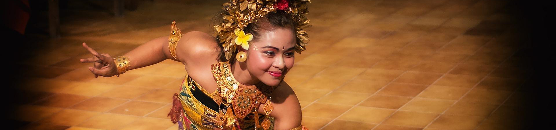 Indonesian dancer-1920x450.jpg